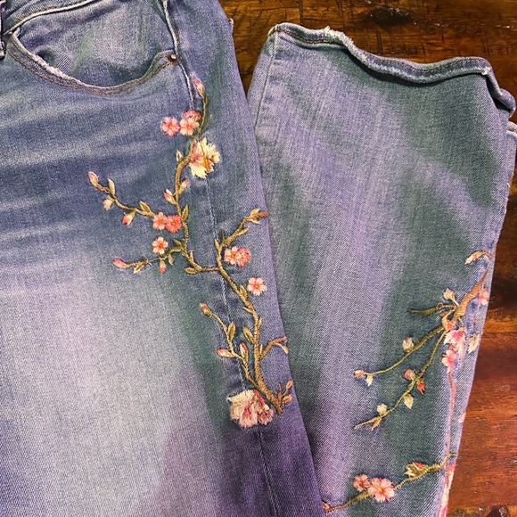 Driftwood Kelly Jeans with Cherry Blossoms size 29 - Picture 2 of 7